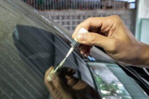 applying glue on cracked windshield